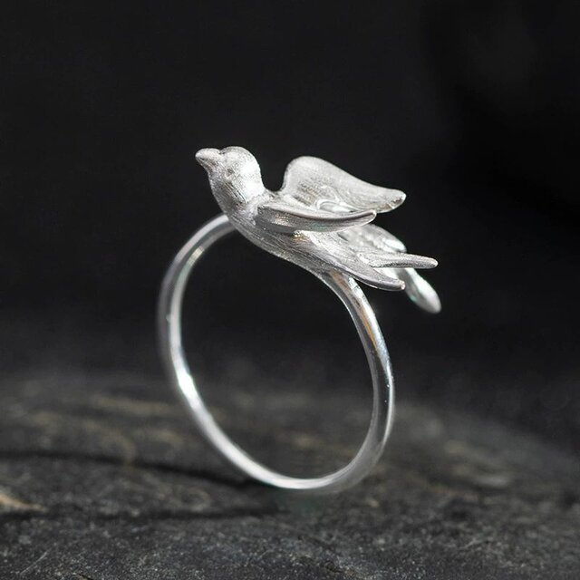 つばめのリング - 鳥の姿を見事に捉えたデザイン R363 | iichi 日々の