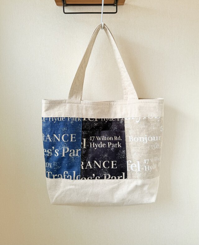 マチたっぷりの大きなトートバッグ（英字）