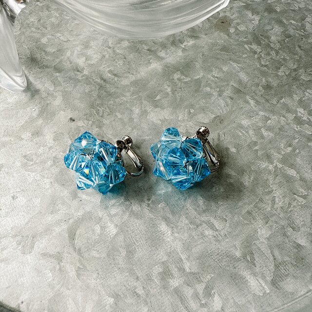 Y1156-ヴィンテージイヤリング U.S.A. Light Blue Crystal Cut Beads Cluster