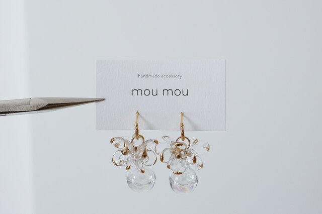 gold clear flower / 水入りガラスドーム 【 ﾋﾟｱｽ / ｲﾔﾘﾝｸﾞ】 | iichi