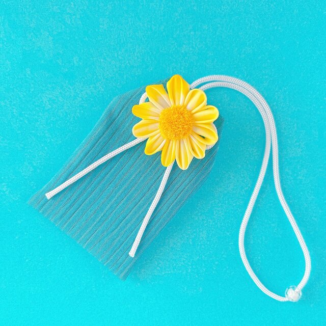 ひまわりと青空）元巫女が作る花のお守り袋 | iichi 日々の暮らしを