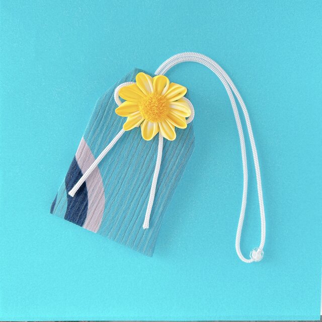 ひまわりと青空）元巫女が作る花のお守り袋 | iichi 日々の暮らしを