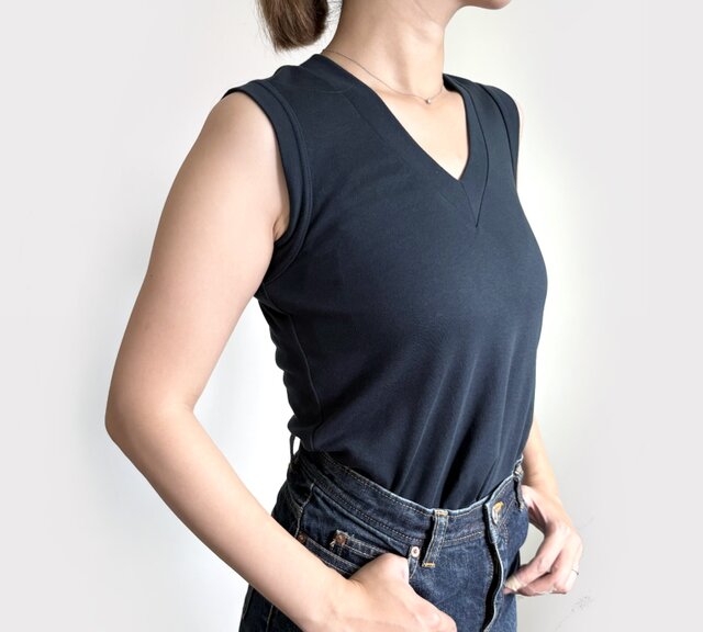 形にこだわった 大人のノースリーブVネックTシャツ【カラー・サイズ