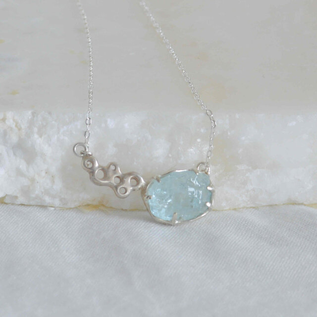 アクアマリン原石のネックレス<一点もの>
