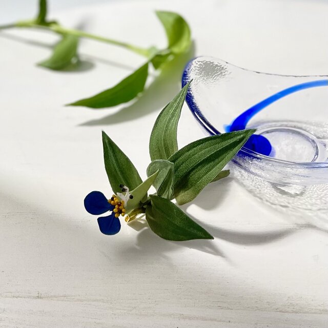 布花　幸運の流れを高める人気のお花。プレゼントにおすすめの露草（ツユクサ）のコサージュ。