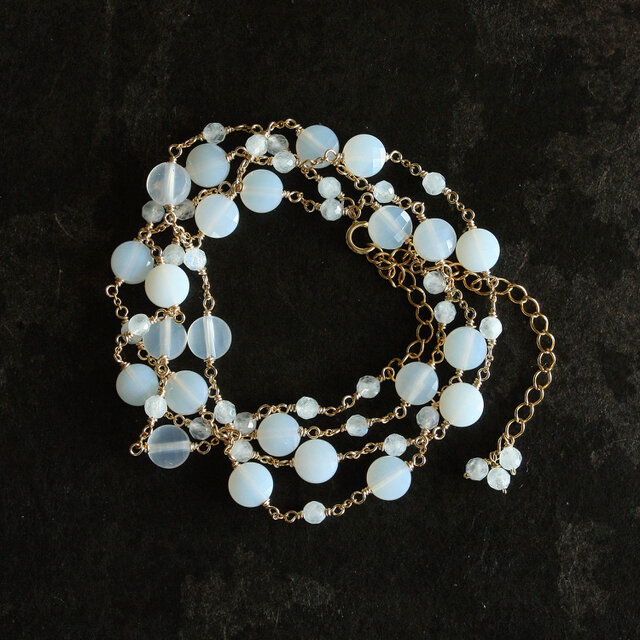 No. 143 68cm・白いカルセドニーとラブラドライトのステーションネックレス