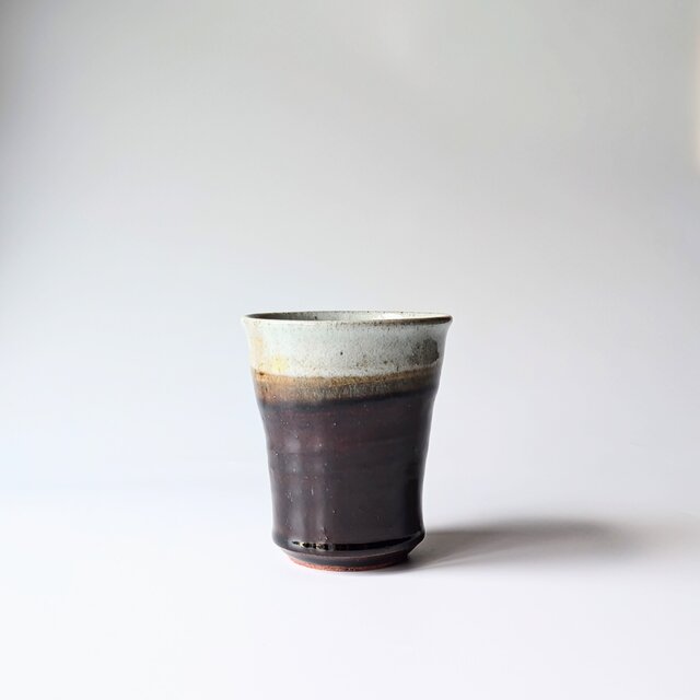 掛け分けのフリーカップ　【手仕事　民藝　和　陶器】