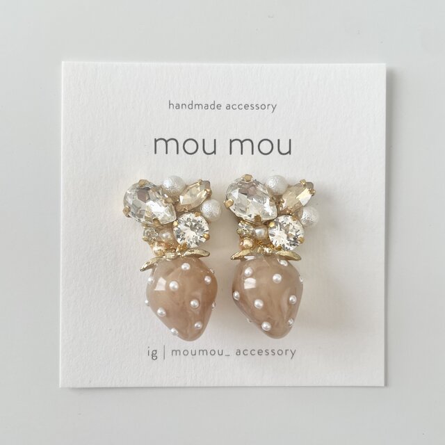 2色のいちごちゃん white / brown 【 ﾋﾟｱｽ / ｲﾔﾘﾝｸﾞ】 | iichi