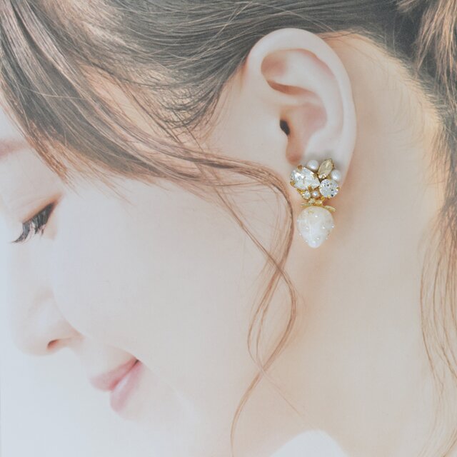 2色のいちごちゃん white / brown 【 ﾋﾟｱｽ / ｲﾔﾘﾝｸﾞ】 | iichi 日々の