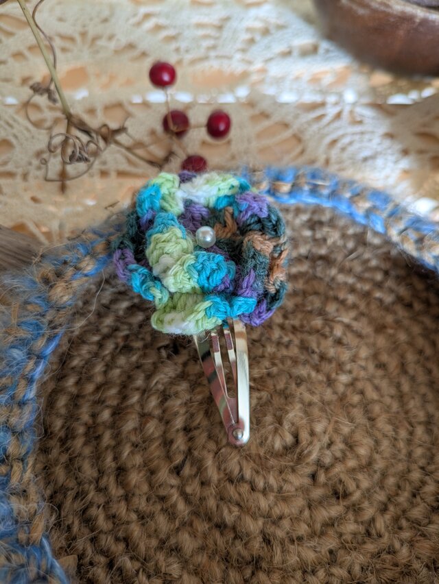 コットン糸のお花のパッチンピン