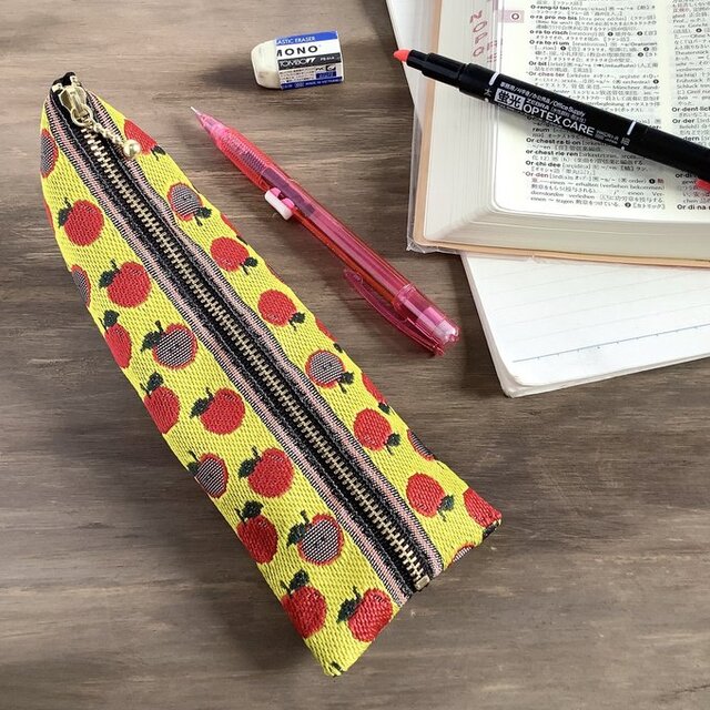 【りんご】畳縁　テトラ型　ペンケース　黄色　レトロポップ　フルーツ