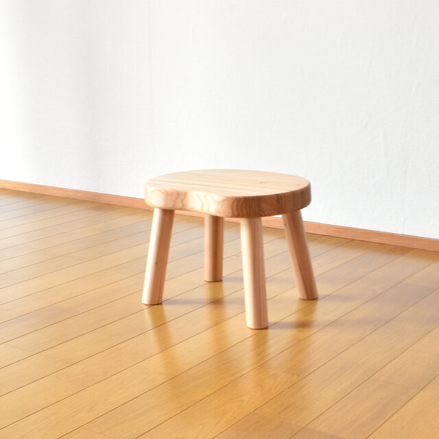木製　無垢スツール　2台セット 無垢杉100％キッズスツール(豆型タイプ) | iichi 日々の暮らしを