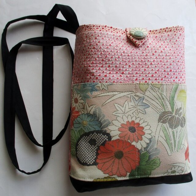 ８２９７　絞りと花柄の着物で作ったポシェット　