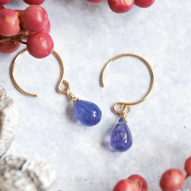 14kgf｜冬のとっておき・タンザナイトのシンプルピアス / 12月誕生石 / ギフト・プレゼントにも