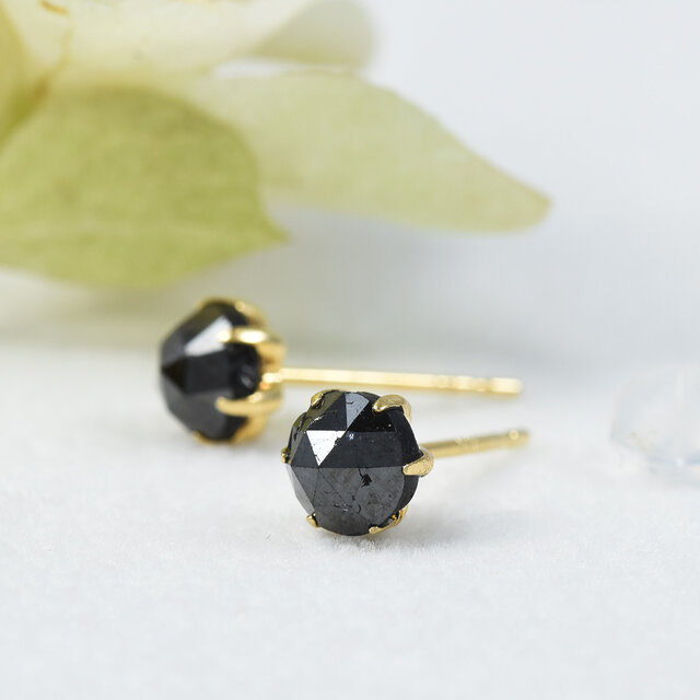 【429新品未使用】 ブラックダイヤ 18KWG ピアス 刻印 VALUABLE