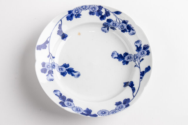 古伊万里染付菊花散宝文輪花向付 古伊万里染付菊花散宝文輪花向付 - メルカリ
