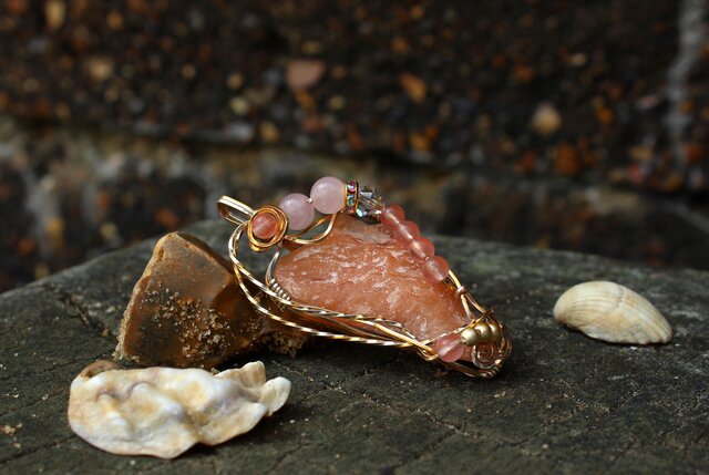 サチャロカローズアゼツライト ハートに喜びと愛のエネルギーを届ける