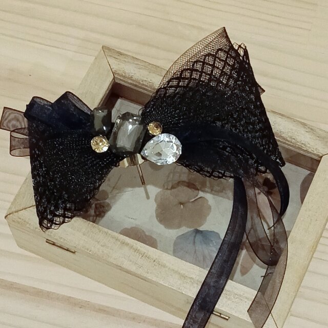 金具変更でネクタイ仕様に　メッシュリボン・ビジューのポニーフック