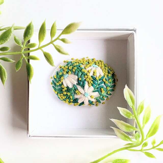 ミモザとお花の刺繍ブローチ・botanical#379 | iichi 日々の暮らしを