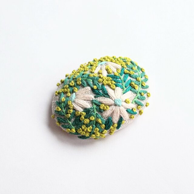 ミモザとお花の刺繍ブローチ・botanical#379 | iichi 日々の暮らしを
