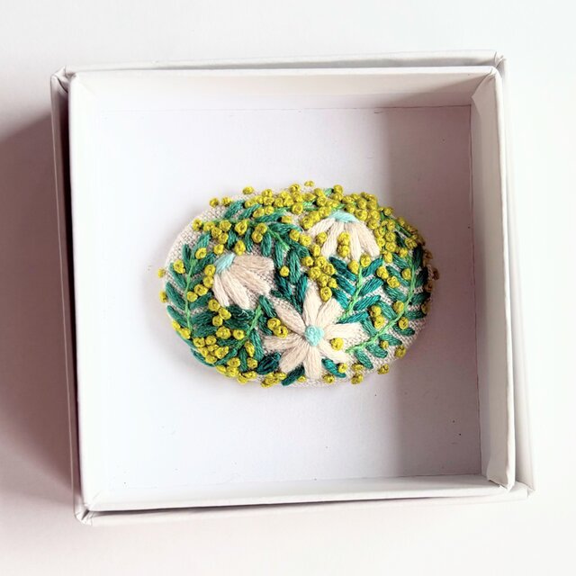ミモザ ビーズ 刺繍 ブローチ ハンドメイドアクセサリー 受注生産】Blueミモザ ビーズ刺繍ミニブローチ - P＆B | minne