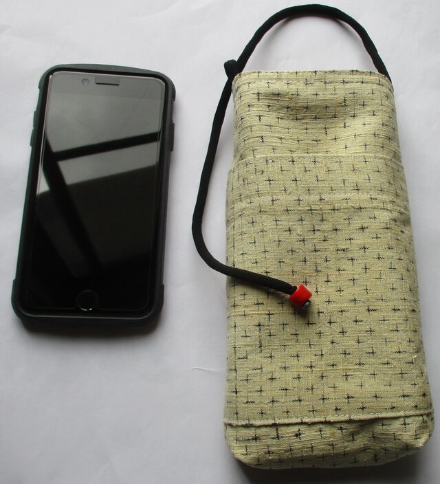 ８２９８　絣柄の紬の着物で作ったスマホポーチ
