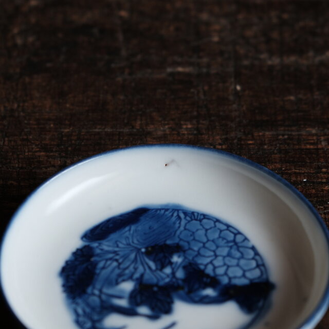 白で素敵◇草花の絵付け。時代 白磁陽刻染付小皿 骨董・antiques 古