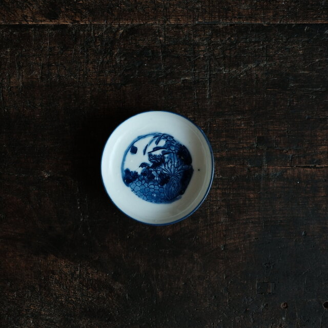 白で素敵◇草花の絵付け。時代 白磁陽刻染付小皿 骨董・antiques 古