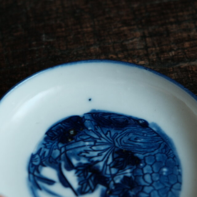 白で素敵◇草花の絵付け。時代 白磁陽刻染付小皿 骨董・antiques 古