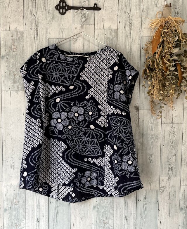 ☆  有松絞　藍色に扇と流水模様・花柄　浴衣服　フレンチ袖ブラウス♪