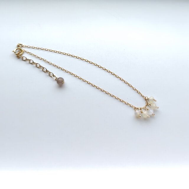 ホワイトオパールの粒寄せブレスレット