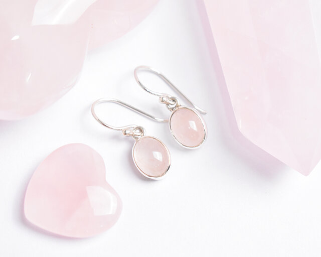 優しいピンクの天然石・ローズクォーツのシルバーピアス シルバー925