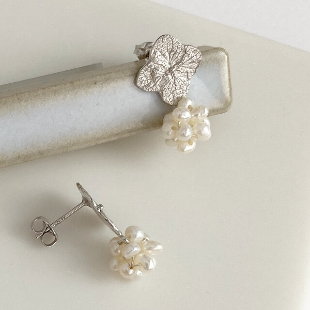 【1点もの】アジサイとくす玉パールのピアス