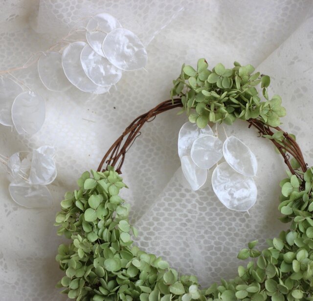 再販）ルナリアとアナベルのリース | iichi 日々の暮らしを