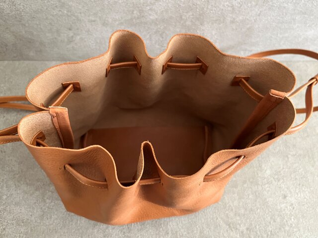 定価8万 イタリア製 レザーハンドバッグ チェーン 巾着 キャメル 巾着バッグ キャメル イタリアンレザー ＜F＞ | iichi 日々の