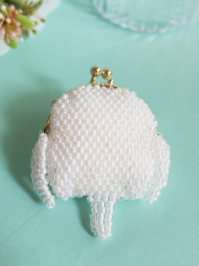 文鳥(白)のビーズミニがま口 | iichi 日々の暮らしを心地よくする