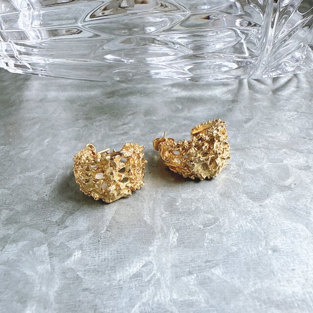 PA280-【 AVON 】エイボン・ヴィンテージピアス Gold tone Nugget Half Hoop