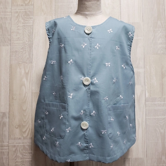 数量限定【80～160】リボン刺繍 ライトブルー 総柄 前ボタン