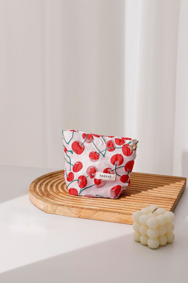 【新作】ジャガード織り　チェリー　さくらんぼ　夏　ピンクミニコスメ　化粧ポーチ　サニタリーポーチ　薬入れ　インポート生地