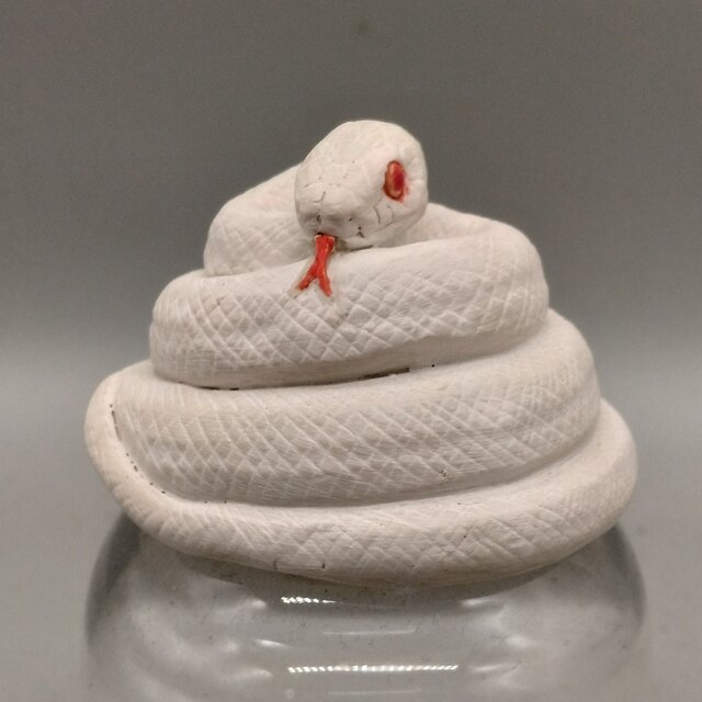 白へびの結びちゃん 200gAs 白ヘビ | iichi 日々の暮らしを心地よくするハンドメイド