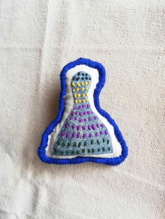 「人のかたち」刺繍ブローチ