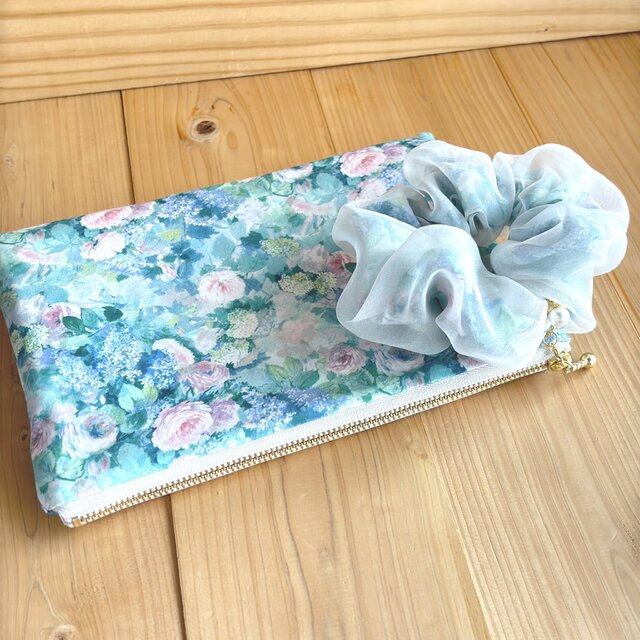 リバティ　シュシュチャーム付き　フラットポーチ　ポケットあり＜Hampstead Summer＞(ハムステッドサマー)