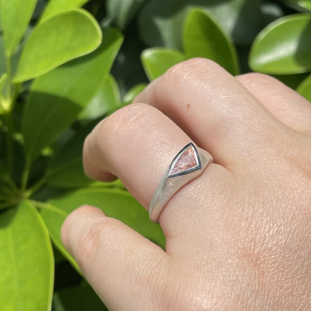 ピンク サファイア 0.8ct トライアングル ミックスカット 印台