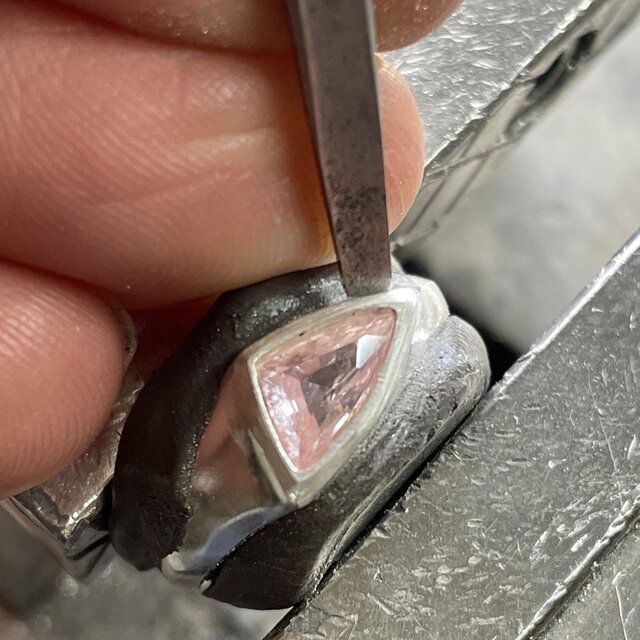 ピンク サファイア 0.8ct トライアングル ミックスカット 印台