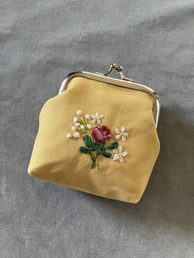 手刺繍 がま口 りぼん刺しゅう バラ カスミソウ コインケース MOKUBA