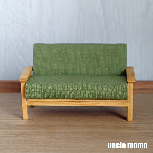 傷あり】ドール用ソファ2人掛け（色：オリーブグリーン×オーク） 1/12