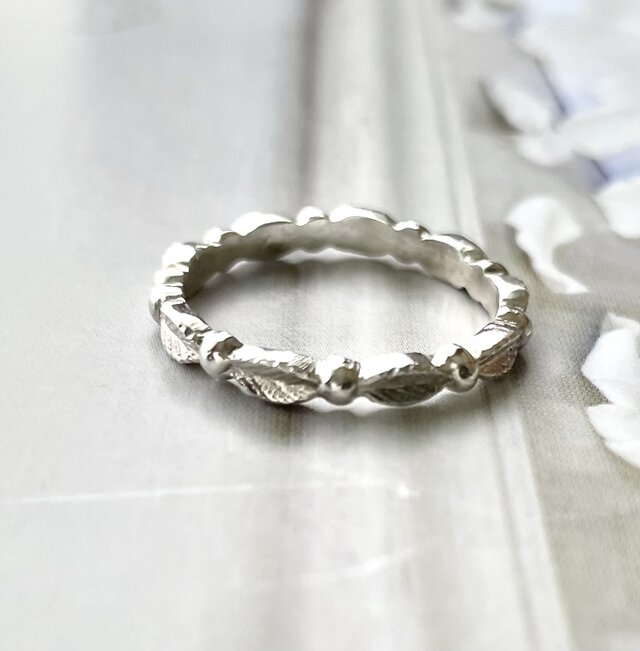 葉っぱと木ノ実の指輪