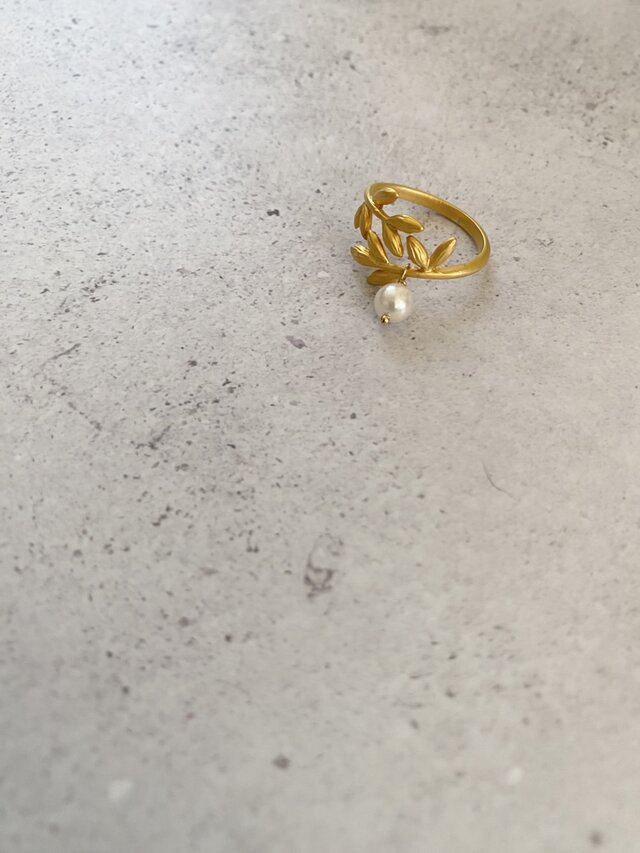 Hug Pearls ring＃8~9Free　アコヤパールリング・指輪　パール4.5ｍｍ (Leaf