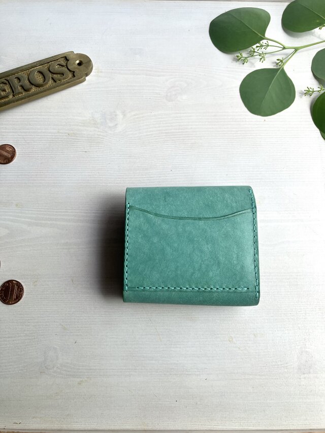 小さくてもちゃんと入るお財布［ola］片手に収まる2つ折り財布