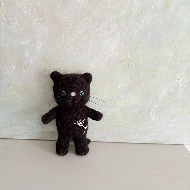 そっと たたずむ 黒ねこさん | iichi 日々の暮らしを心地よくする